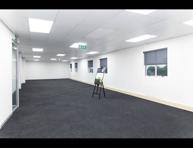 88M² OFFICE TO LET IN VORNA VALLEY